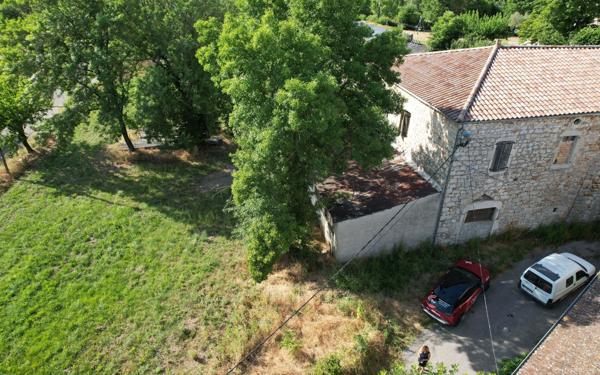 Maison à vendre    1 pièce •  Berrias-et-Casteljau
