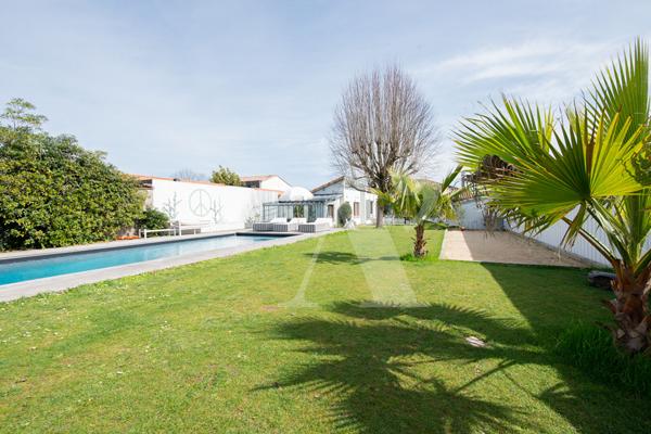 ARCHITECTURE COUP DE COEUR - 1930- MAISON RÉNOVÉE AVEC GRAND JARDIN ET DÉPENDANCE - BÈgles