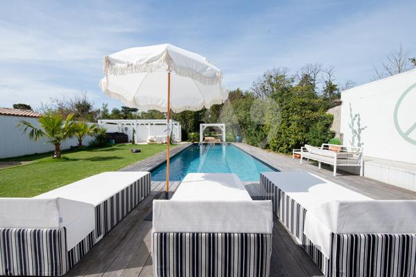 ARCHITECTURE COUP DE COEUR - 1930- MAISON RÉNOVÉE AVEC GRAND JARDIN ET DÉPENDANCE - BÈgles