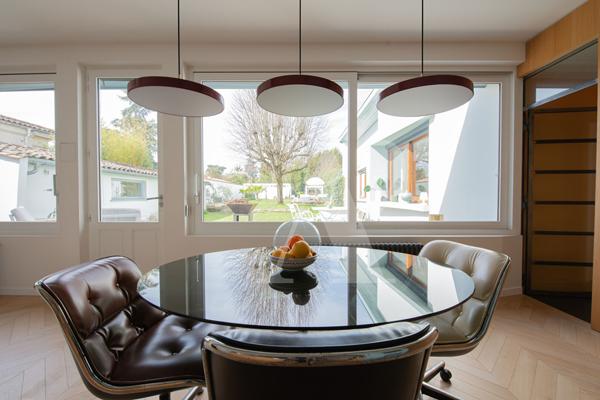 ARCHITECTURE COUP DE COEUR - 1930- MAISON RÉNOVÉE AVEC GRAND JARDIN ET DÉPENDANCE - BÈgles