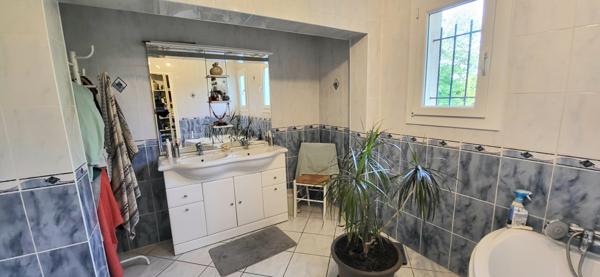 Margès (26260) À vendre – Spacieuse maison 9 pièces de 185 m² avec sous-sol complet et terrain de 4 000 m²