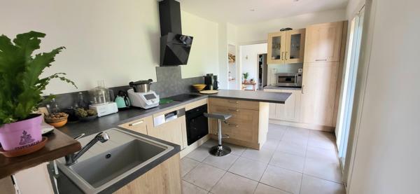 Margès (26260) À vendre – Spacieuse maison 9 pièces de 185 m² avec sous-sol complet et terrain de 4 000 m²