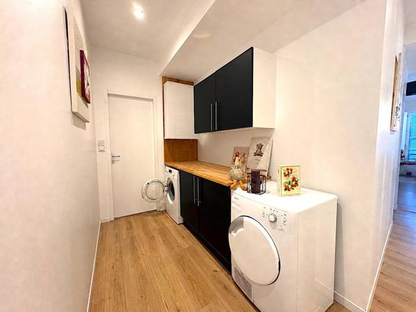 APPARTEMENT 3 PIÈCES 73M2 ENTIEREMENT RENOVÉ AVEC TERRASSE, QUARTIER HISTORIQUE DE LA VILLE