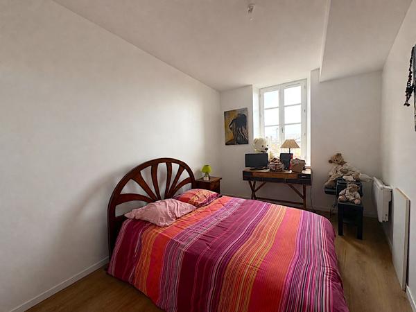 APPARTEMENT 3 PIÈCES 73M2 ENTIEREMENT RENOVÉ AVEC TERRASSE, QUARTIER HISTORIQUE DE LA VILLE