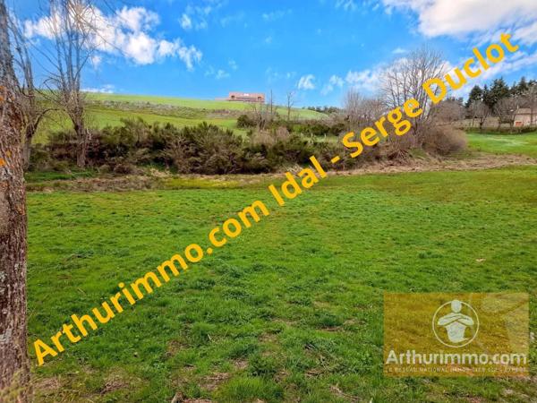 Vente                                                      Terrain
                        
                                         1720 m2                     à Les Laubies