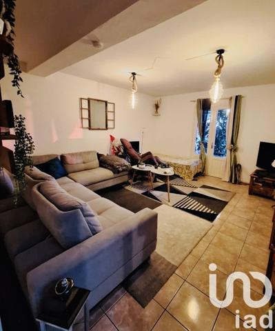 Maison traditionnelle 10 pièces de 245 m² à Le Tampon (97430)