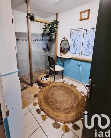 Maison traditionnelle 10 pièces de 245 m² à Le Tampon (97430)