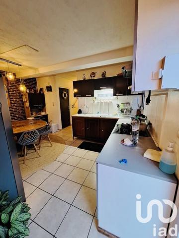 Maison traditionnelle 10 pièces de 245 m² à Le Tampon (97430)