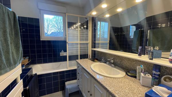 MAISON A VENDRE A VANNES 6 CHAMBRES PROCHE SENTIERS COTIERS COMMERCES