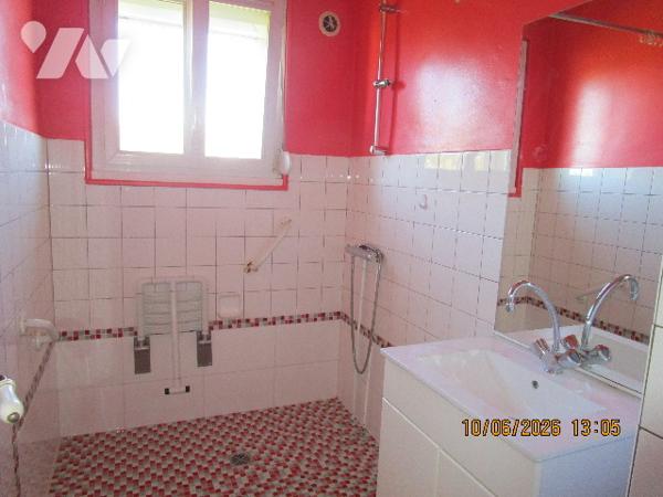 Maison d'habitation sur sous-sol composée de 6 pièces avec terrain attenant ; le tout sur 8 a 50 ca