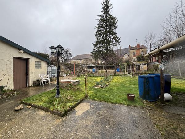 CHATILLON SUR SEINE :Maison de 110 m² proche du centre ville avec dépendance sur un terrain clôt de 600m² Châtillon-sur-Seine (21400)