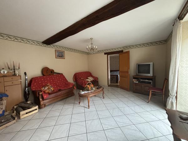 CHATILLON SUR SEINE :Maison de 110 m² proche du centre ville avec dépendance sur un terrain clôt de 600m² Châtillon-sur-Seine (21400)