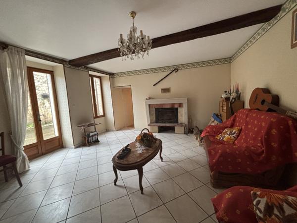 CHATILLON SUR SEINE :Maison de 110 m² proche du centre ville avec dépendance sur un terrain clôt de 600m² Châtillon-sur-Seine (21400)