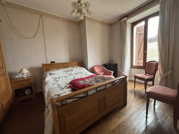 CHATILLON SUR SEINE :Maison de 110 m² proche du centre ville avec dépendance sur un terrain clôt de 600m² Châtillon-sur-Seine (21400)