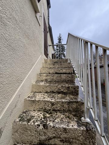 CHATILLON SUR SEINE :Maison de 110 m² proche du centre ville avec dépendance sur un terrain clôt de 600m² Châtillon-sur-Seine (21400)