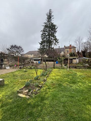 CHATILLON SUR SEINE :Maison de 110 m² proche du centre ville avec dépendance sur un terrain clôt de 600m² Châtillon-sur-Seine (21400)