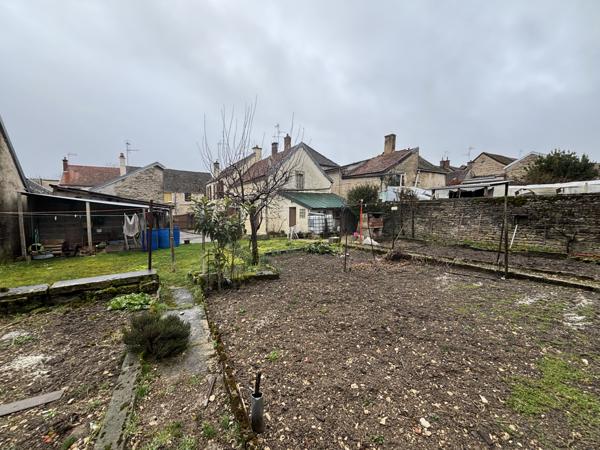 CHATILLON SUR SEINE :Maison de 110 m² proche du centre ville avec dépendance sur un terrain clôt de 600m² Châtillon-sur-Seine (21400)