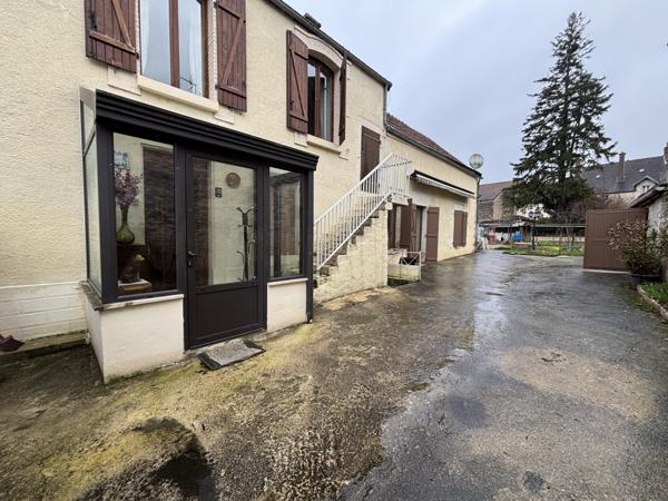 CHATILLON SUR SEINE :Maison de 110 m² proche du centre ville avec dépendance sur un terrain clôt de 600m² Châtillon-sur-Seine (21400)