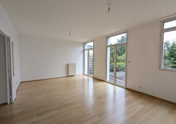 T4 AVEC TERRASSE ET PARKING - 60696