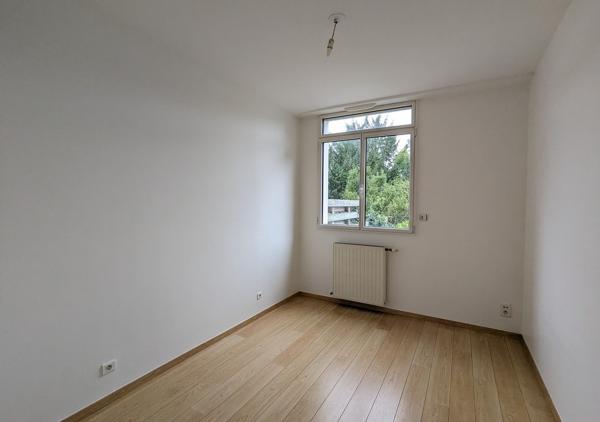 T4 AVEC TERRASSE ET PARKING - 60696