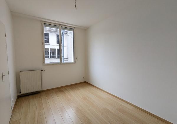 T4 AVEC TERRASSE ET PARKING - 60696