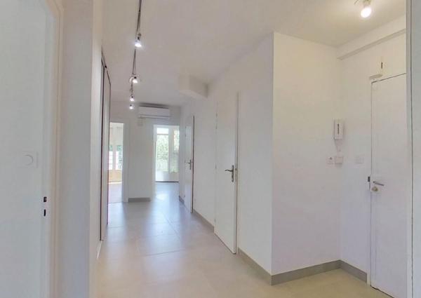 Appartement
         4 pièces
        - 95 m² Exclusivité 329 000 € *