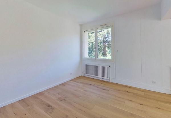 Appartement
         4 pièces
        - 95 m² Exclusivité 329 000 € *