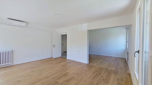 Appartement
         4 pièces
        - 95 m² Exclusivité 329 000 € *