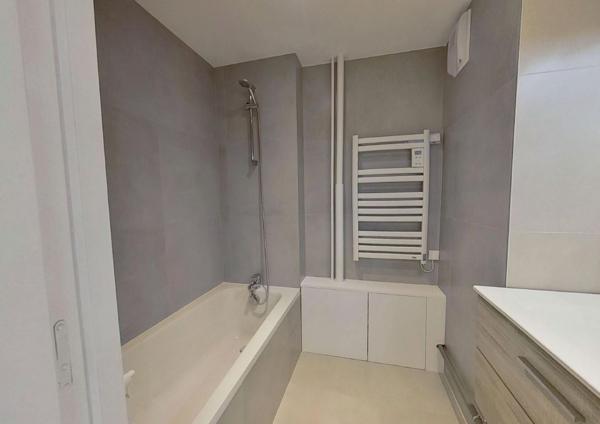 Appartement
         4 pièces
        - 95 m² Exclusivité 329 000 € *
