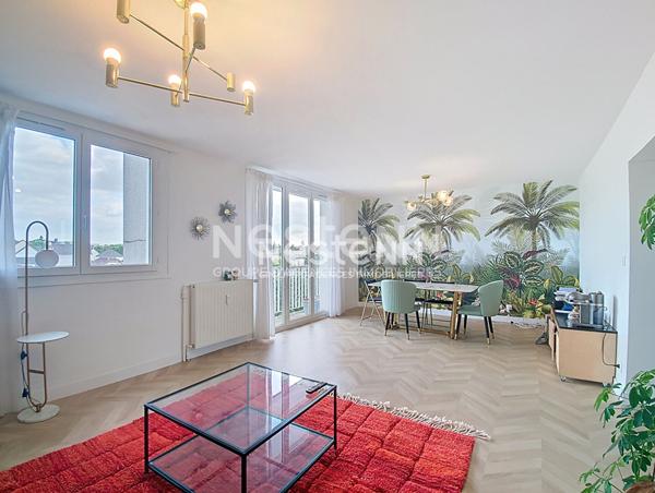 Appartement Dreux lumineux 4 pièces rénové 75 m² à proximité immédiate de la gare avec 3 balcons, parking et cave