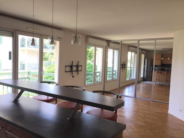 3 pièces MEUBLE de 65,23 m² avec balcon et 2 parkings -Champigny