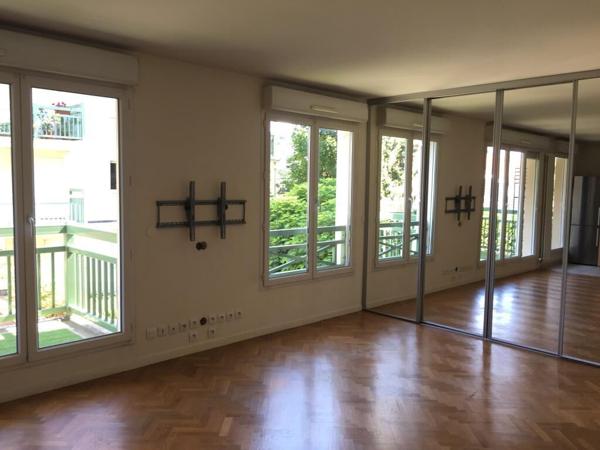 3 pièces MEUBLE de 65,23 m² avec balcon et 2 parkings -Champigny