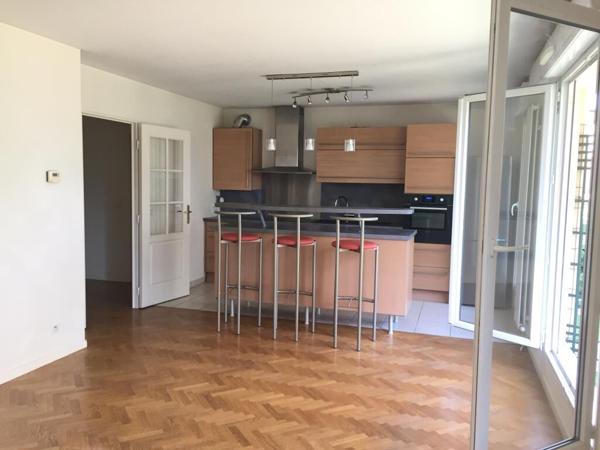 3 pièces MEUBLE de 65,23 m² avec balcon et 2 parkings -Champigny