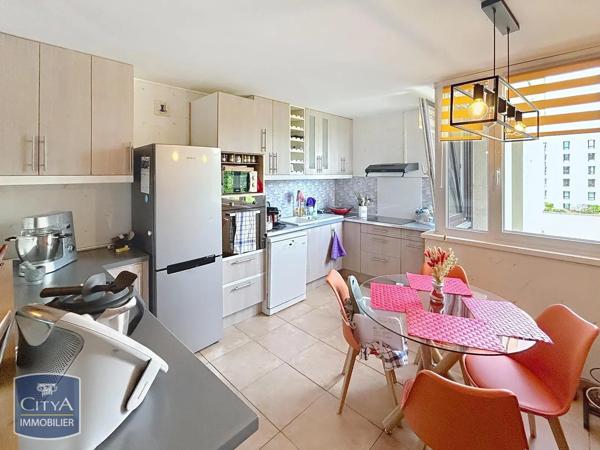 Appartement à vendre 4 pièces 83m² Élancourt (78990)