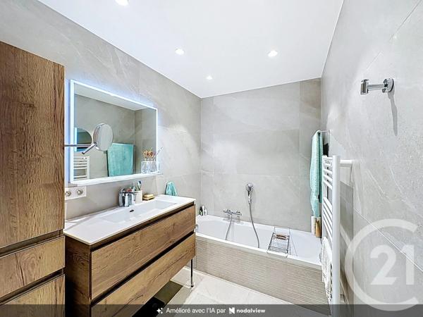 Appartement F5 à vendre  5 pièces - 102,87 m 2   MANDELIEU LA NAPOULE  - 06
