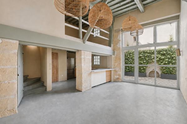 Ancienne grange du XIXe siècle entièrement climatisée réinventée en maison-loft d’architecte