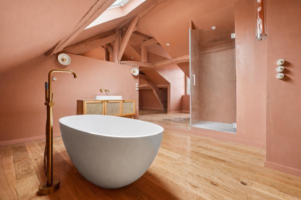 Ancienne grange du XIXe siècle entièrement climatisée réinventée en maison-loft d’architecte