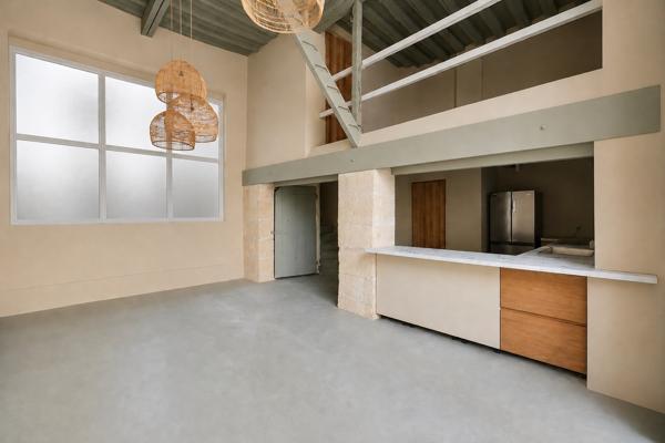 Ancienne grange du XIXe siècle entièrement climatisée réinventée en maison-loft d’architecte