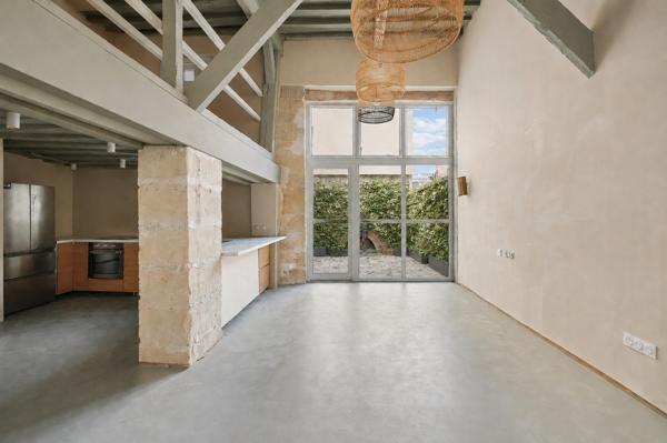 Ancienne grange du XIXe siècle entièrement climatisée réinventée en maison-loft d’architecte