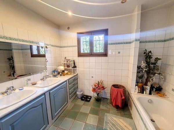 Villa 6 PIECES 170 m2 PISCINE GARAGE TERRAIN 1800 M2