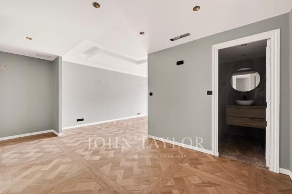 Place François 1er - Grand 2 pièces refait à neuf avec un balcon