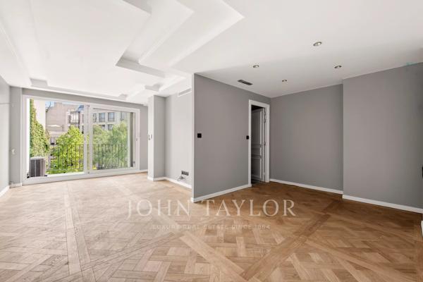 Place François 1er - Grand 2 pièces refait à neuf avec un balcon