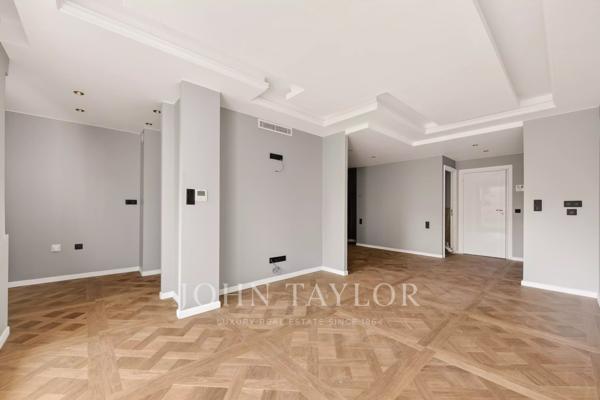 Place François 1er - Grand 2 pièces refait à neuf avec un balcon
