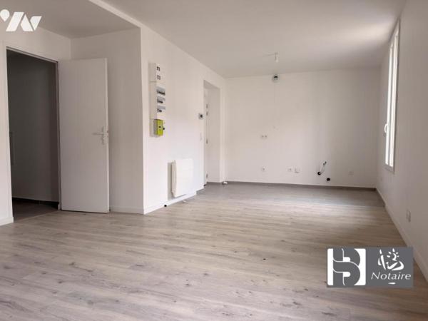 Duplex 63 m², 2 chambres, rénové, hyper centre Meaux, proche gare et commerces.