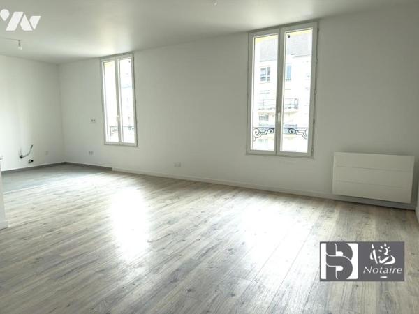 Duplex 63 m², 2 chambres, rénové, hyper centre Meaux, proche gare et commerces.