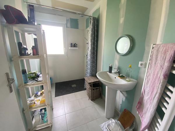 À vendre à Merdrignac, maison neuve , de plain-pied et conforme aux normes PMR.