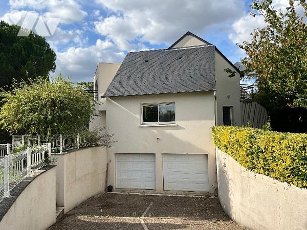 SAINT ANTOINE DU ROCHER (37360) - Maison contemporaine au bord du golf Ardrée