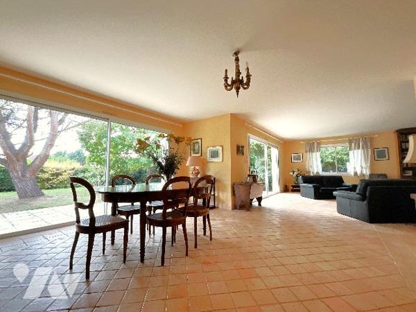 SAINT ANTOINE DU ROCHER (37360) - Maison contemporaine au bord du golf Ardrée