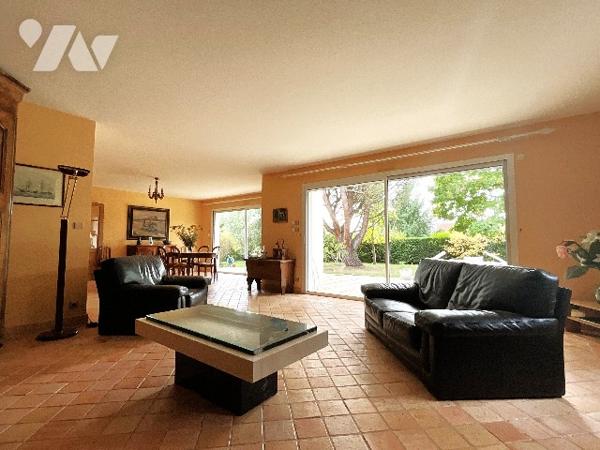 SAINT ANTOINE DU ROCHER (37360) - Maison contemporaine au bord du golf Ardrée