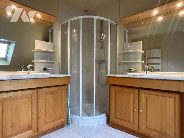 SAINT ANTOINE DU ROCHER (37360) - Maison contemporaine au bord du golf Ardrée